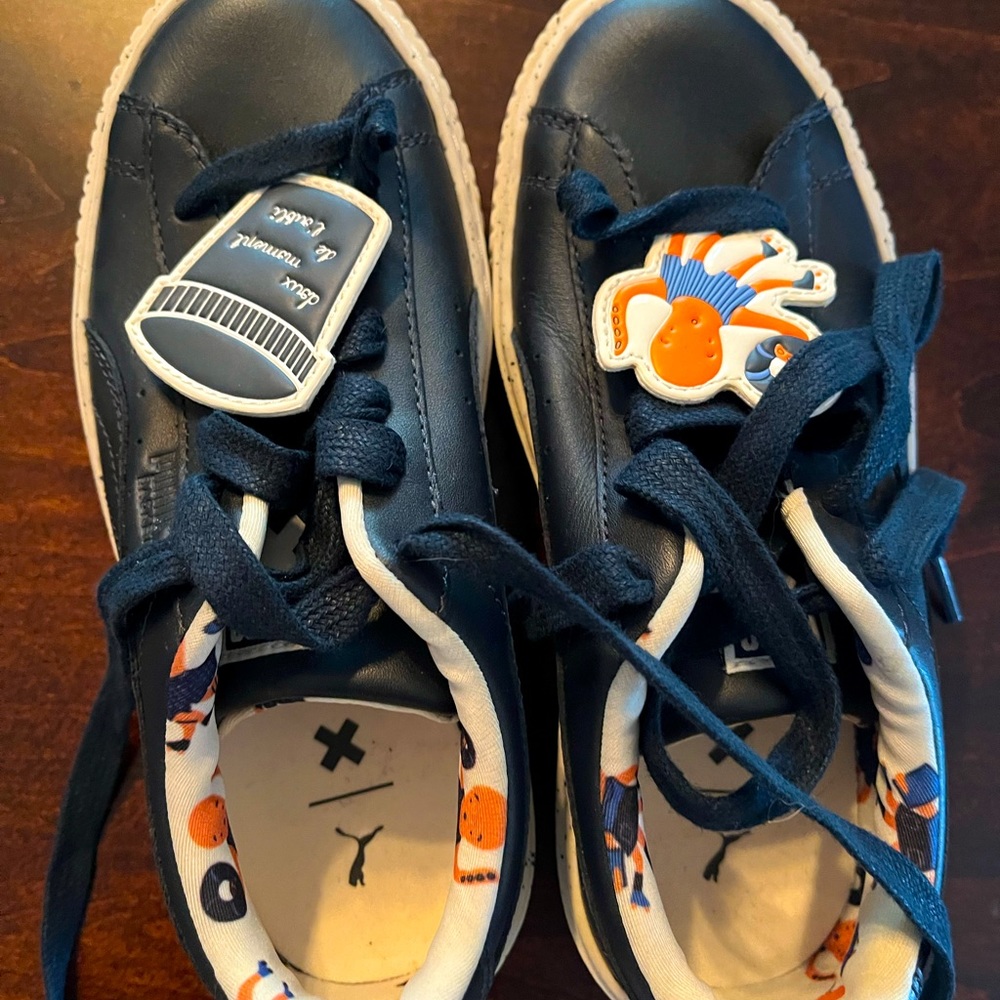 Kids puma sneakers